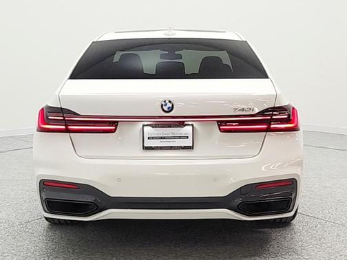Alpine White 2022 BMW 740 i