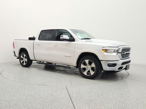 Ivory White Tri-Coat Pearlcoat 2019 RAM 1500 Laramie