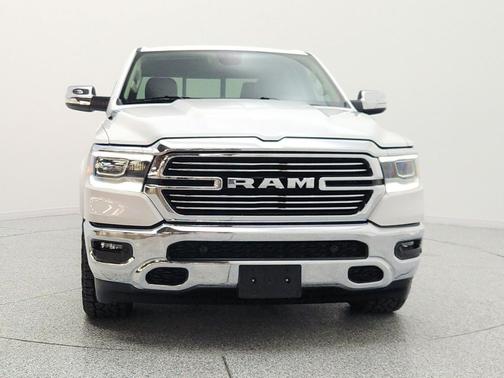 Ivory White Tri-Coat Pearlcoat 2019 RAM 1500 Laramie