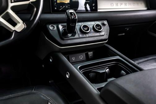 2023 Land Rover Defender 110 SE