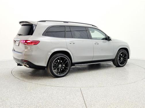 MANUFAKTUR Alpine Grey 2026 Mercedes-Benz GLS 580 4MATIC