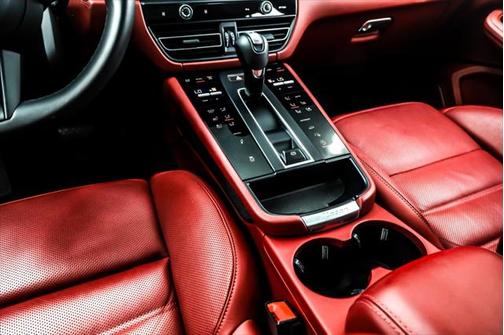 2022 Porsche Macan Base