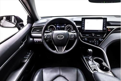 2024 Toyota Camry Hybrid SE