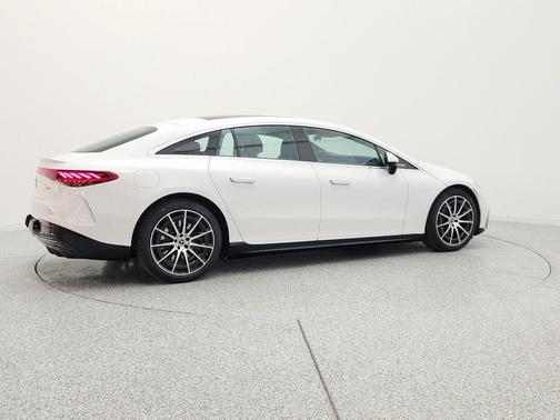 MANUFAKTUR Moonlight White Metallic 2026 Mercedes-Benz EQS 450 4MATIC
