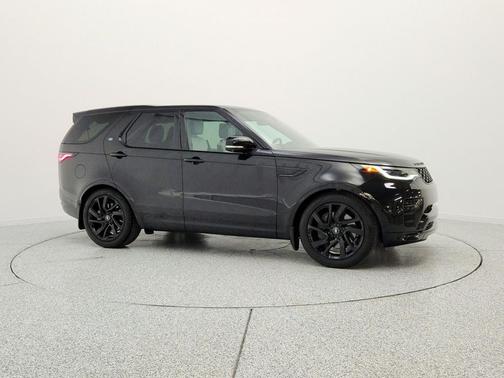 Santorini Black Metallic 2024 Land Rover Discovery P360 Dynamic SE