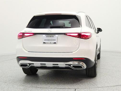 Polar White 2026 Mercedes-Benz GLC 300 Base