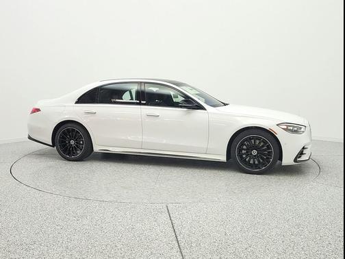 MANUFAKTUR Night Black magno 2026 Mercedes-Benz S-Class 4MATIC