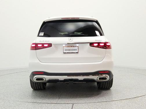 MANUFAKTUR Moonlight White Metallic 2026 Mercedes-Benz GLS 580 4MATIC