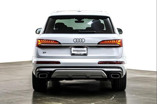 2025 Audi Q7 45 Premium