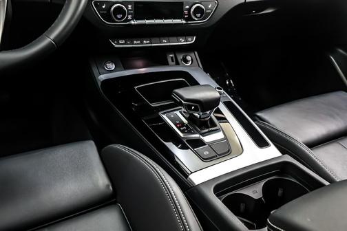 2024 Audi Q5 45 S line Premium