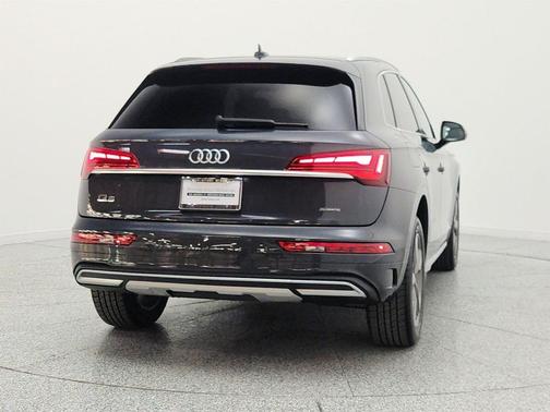 Manhattan Gray Metallic 2023 Audi Q5 40 Premium