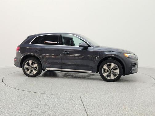 Manhattan Gray Metallic 2023 Audi Q5 40 Premium
