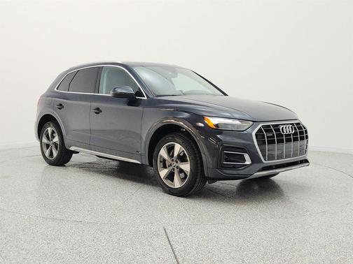 Manhattan Gray Metallic 2023 Audi Q5 40 Premium