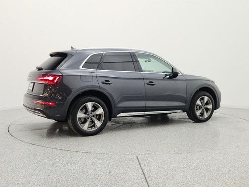 Manhattan Gray Metallic 2023 Audi Q5 40 Premium