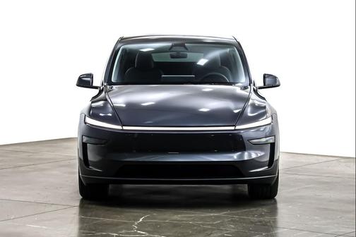 2026 Tesla Model Y Premium Rear-Wheel Drive