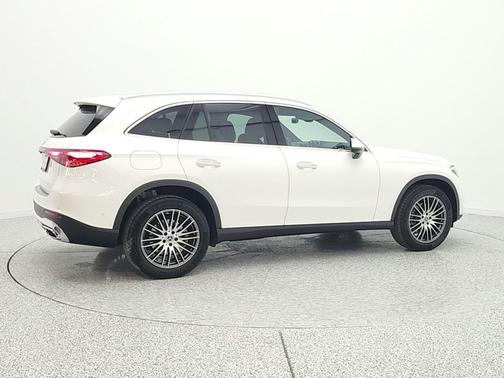 Polar White 2026 Mercedes-Benz GLC 300 Base