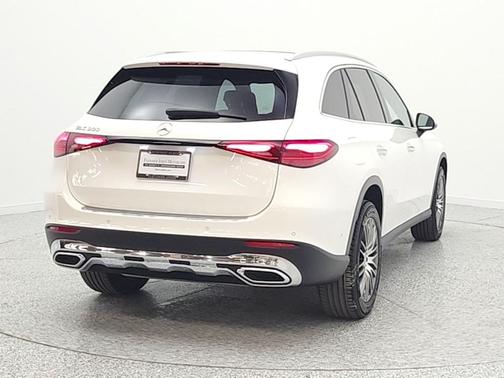 Polar White 2026 Mercedes-Benz GLC 300 Base
