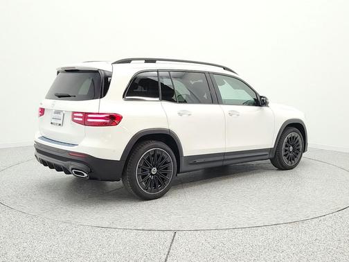 Polar White 2026 Mercedes-Benz GLB 250 Base