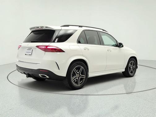 MANUFAKTUR Moonlight White Metallic 2025 Mercedes-Benz GLE 580 4MATIC
