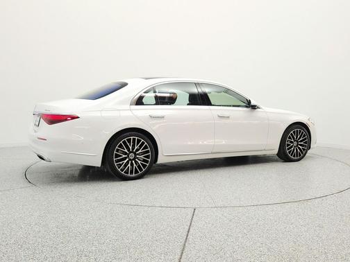 MANUFAKTUR Moonlight White Metallic 2026 Mercedes-Benz S-Class 4MATIC