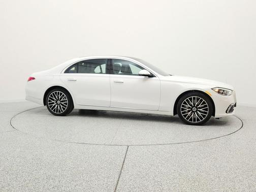 MANUFAKTUR Moonlight White Metallic 2026 Mercedes-Benz S-Class 4MATIC