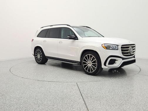 MANUFAKTUR Moonlight White Metallic 2026 Mercedes-Benz GLS 580 4MATIC