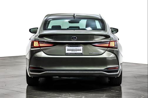 2019 Lexus ES 300h Base
