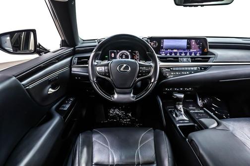 2019 Lexus ES 300h Base