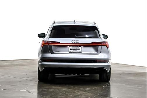 2022 Audi e-tron Premium