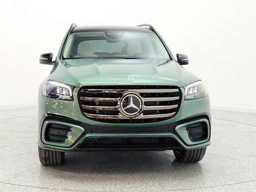 MANUFAKTUR Ireland Mid Green Metallic 2026 Mercedes-Benz GLS 450 4MATIC