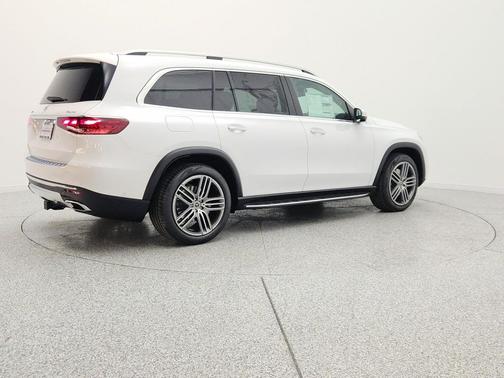 MANUFAKTUR Moonlight White Metallic 2026 Mercedes-Benz GLS 450 4MATIC