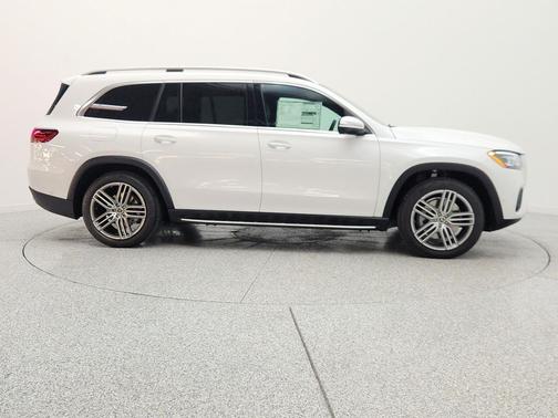 MANUFAKTUR Moonlight White Metallic 2026 Mercedes-Benz GLS 450 4MATIC
