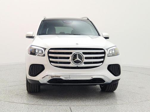 MANUFAKTUR Moonlight White Metallic 2026 Mercedes-Benz GLS 450 4MATIC