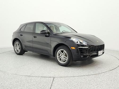 Jet Black Metallic 2018 Porsche Macan Macan