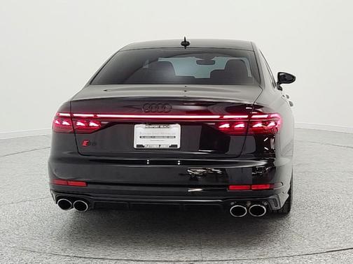 Mythos Black Metallic 2022 Audi S8 4.0T