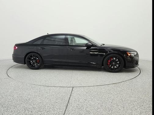 Mythos Black Metallic 2022 Audi S8 4.0T