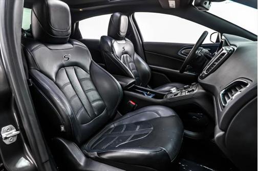2016 Chrysler 200 S