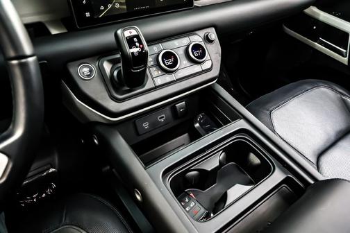 2024 Land Rover Defender 110 P400 X-Dynamic SE