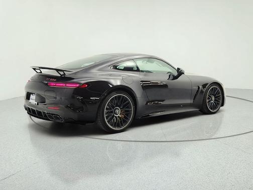 MANUFAKTUR Exclusive Northern Lights Violet Met 2026 Mercedes-Benz AMG GT 63 S E Performance