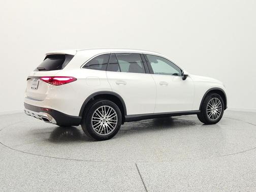 Polar White 2026 Mercedes-Benz GLC 300 Base
