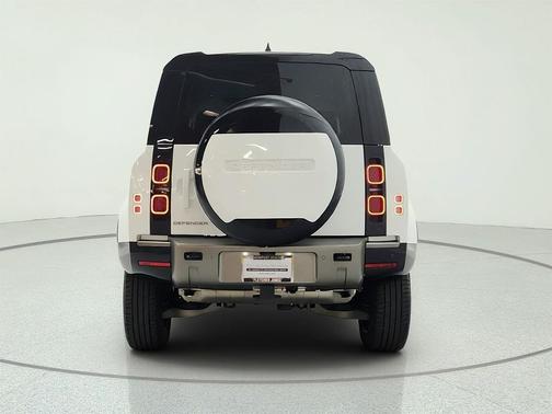 Fuji White 2024 Land Rover Defender 110 P400 X-Dynamic SE