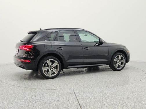 Mythos Black Metallic 2019 Audi Q5 2.0T Premium Plus