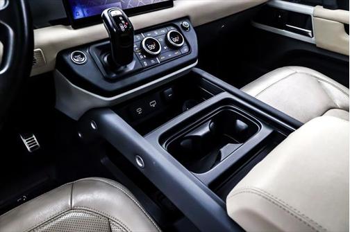 2022 Land Rover Defender 110 SE