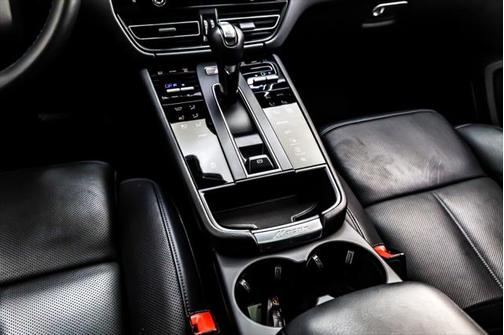 2023 Porsche Macan Base