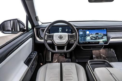 2023 Rivian R1S Adventure