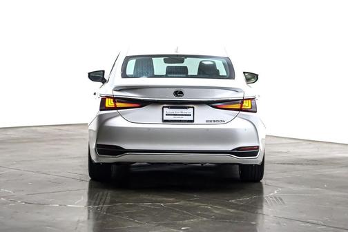 2024 Lexus ES 300h Base