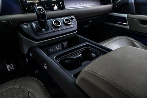 2023 Land Rover Defender 110 SE