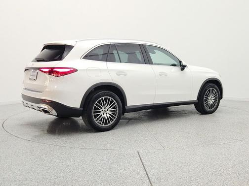 Polar White 2026 Mercedes-Benz GLC 300 Base