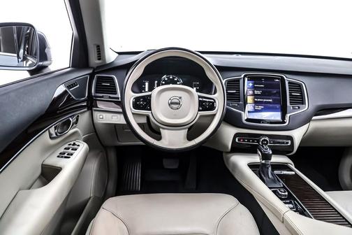 2019 Volvo XC90 T5 Momentum