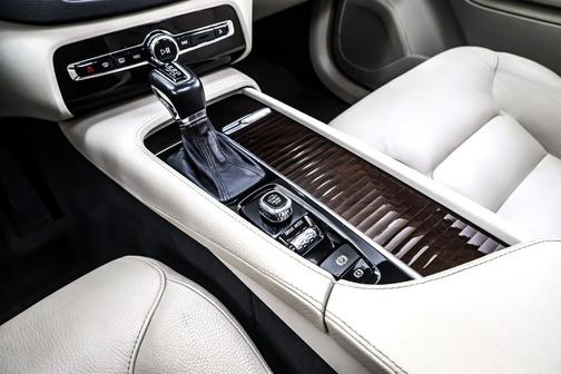 2019 Volvo XC90 T5 Momentum